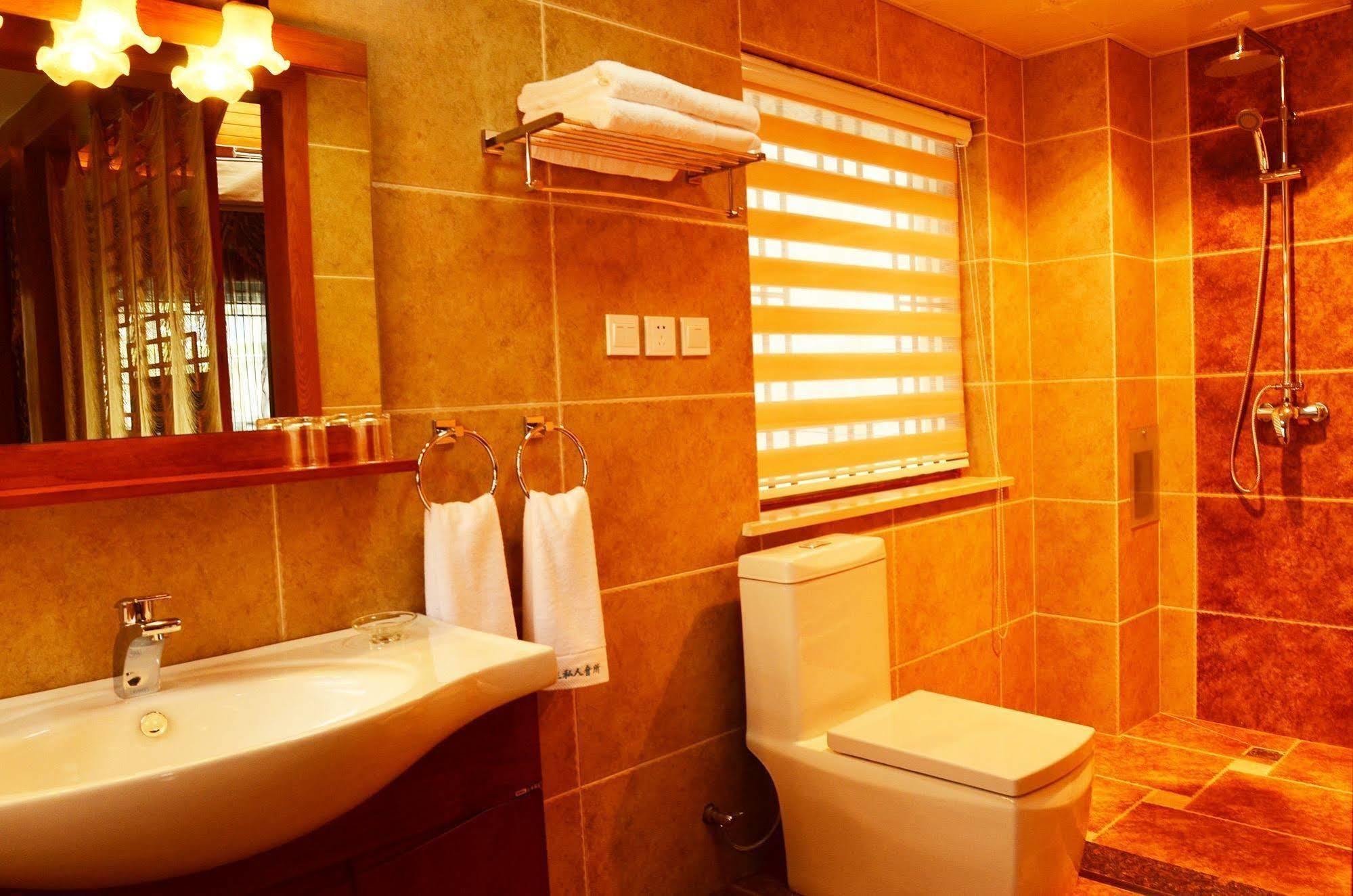 Lijiang Overseas Club Hotel Екстериор снимка